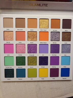 Glamlite MIKAYLA Eyeshadow Palette